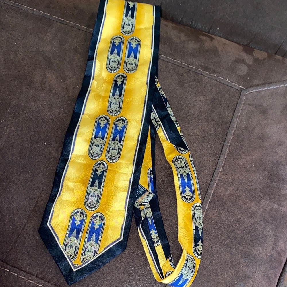 Elegant Yellow and Black Men's Tie